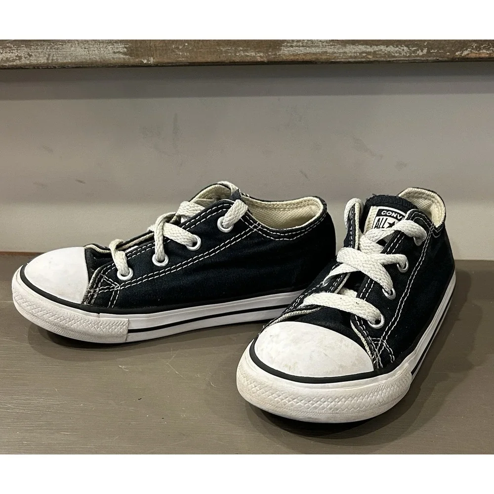 Converse Kids‎ Chuck Taylor All Star Classic Low Top Sneaker Shoes Size 9 Unisex